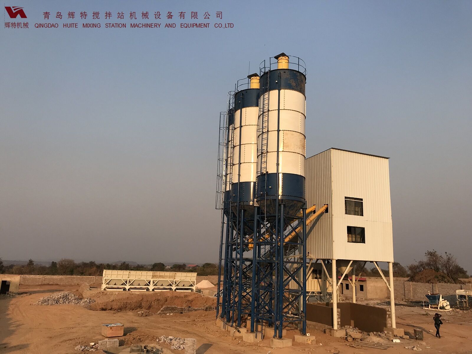 輝特混凝土攪拌站HZS120采用國(guó)內(nèi)外知名品牌，大大降低了設(shè)備故障率