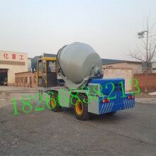 湖北赤壁帶自上料攪拌車(chē)廠家說(shuō)明，1.6立方2方流動(dòng)式自裝料自拌水泥罐車(chē)價(jià)格